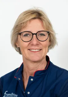C.B. Smith, Gipsverbandmeester
