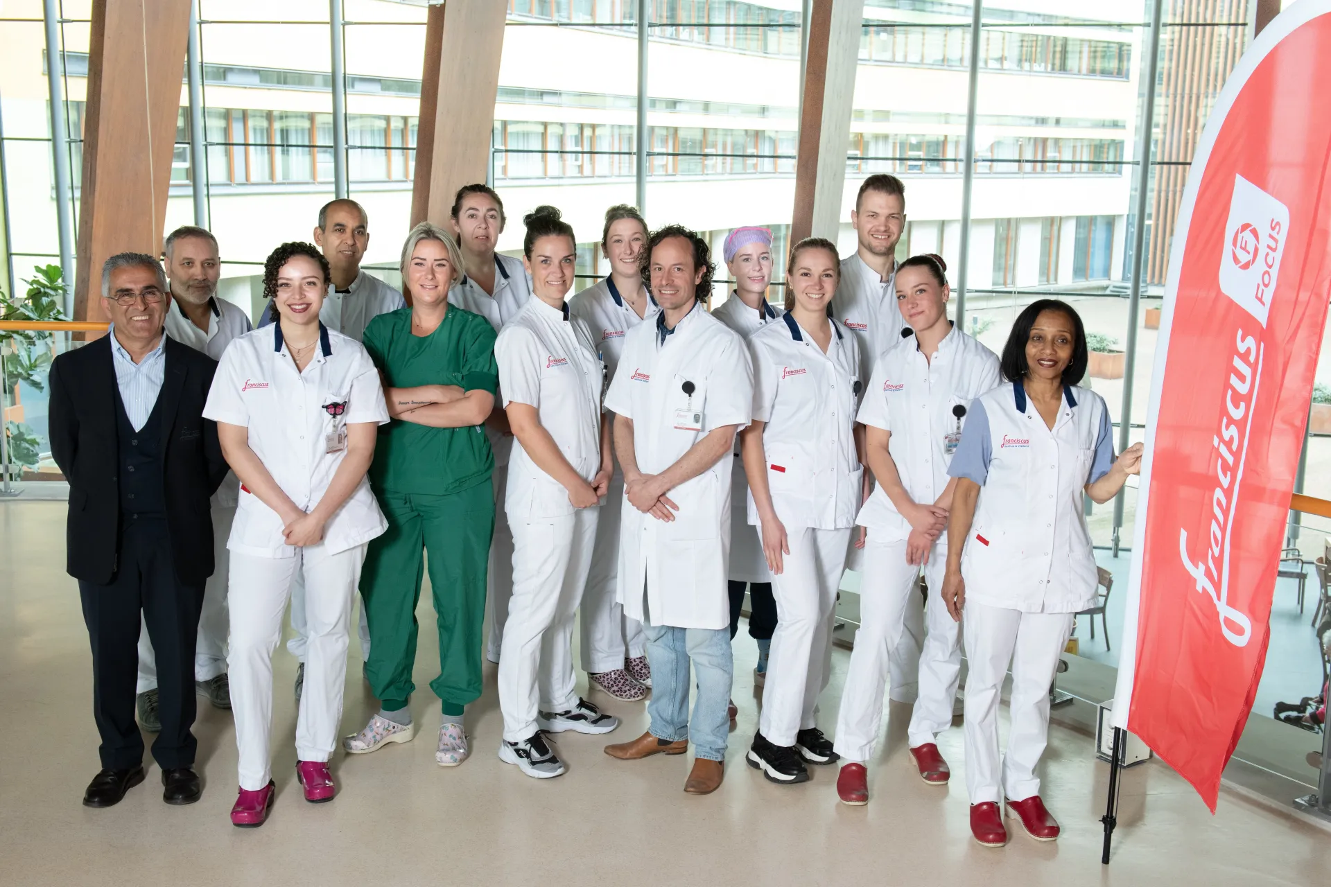 Nauwe samenwerking specialisten, zorgverleners en ondersteunende diensten zorgt voor kwaliteit en snelheid