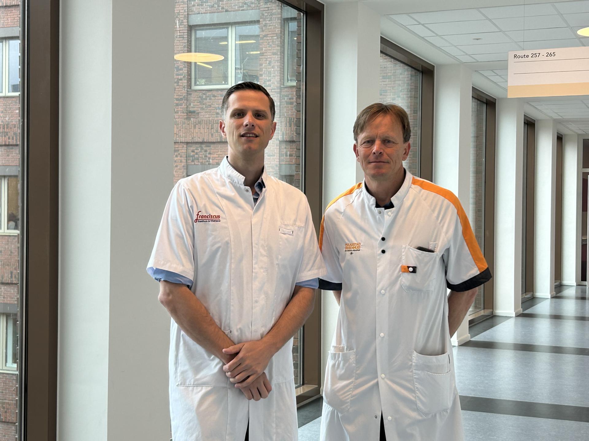 Traumachirurgen Louis de Jong (Frannciscus) en Gert Roukema (Maasstad)