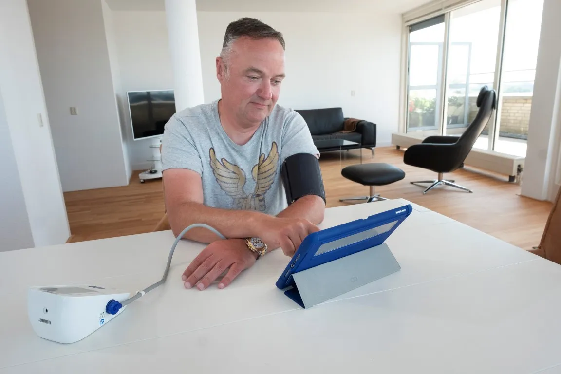 Meneer Jansen meet thuis bij hartfalen