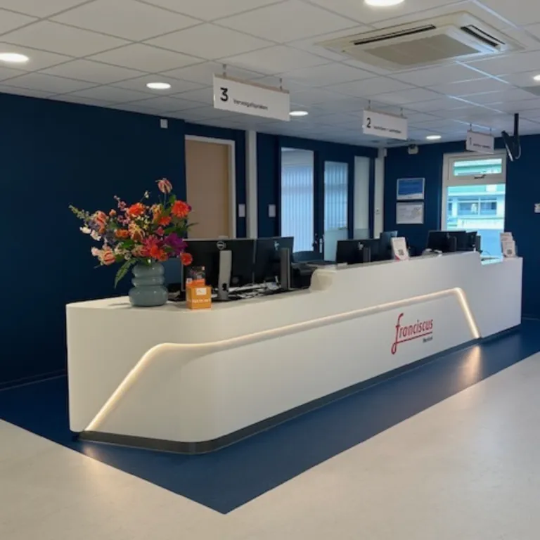 Nieuwe balie in Franciscus Berkel